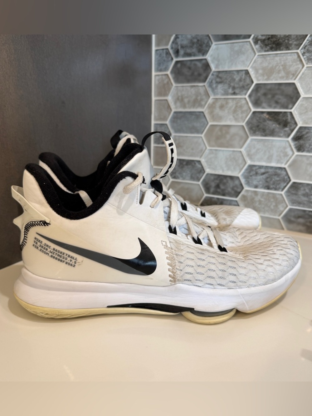 Nike Lebron Witness 5 Mens Basketball Shoes White Sz 10.5